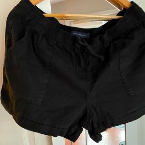 Denver Hayes black linen shorts